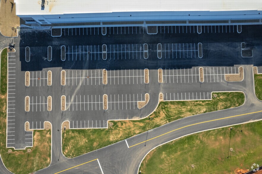 More Photos Of 1 Hyatt St, Gaffney Unknown For Lease