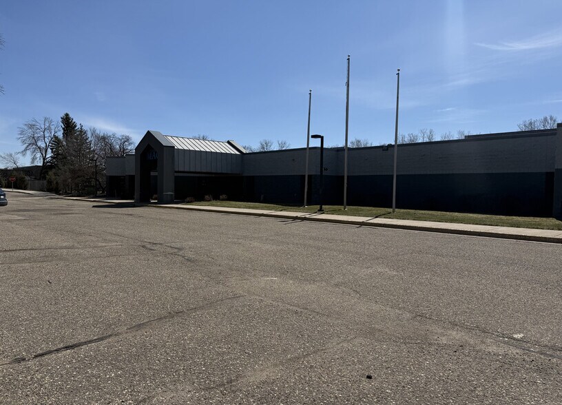 More Photos Of 2110 Silver Bell Rd, Eagan Office For Sale
