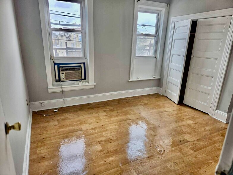 More Photos Of 9115 188th St, Hollis Flex For Sale