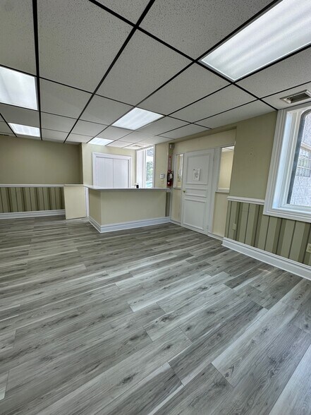 More Photos Of 1804 Oak Tree Rd, Edison Medical For Lease