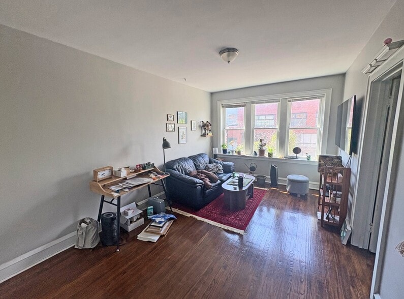 More Photos Of 1529 Greenleaf St, Evanston Apartments For Sale
