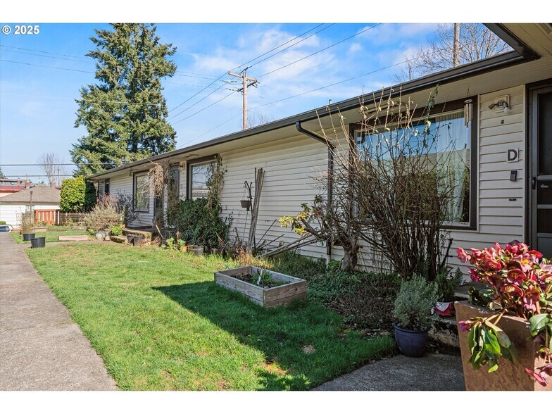 More Photos Of 5104 SE Clinton St, Portland Apartments For Sale