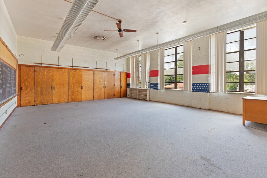 More Photos Of 26123 McDonald St, Dearborn Heights Religious Facility For Lease