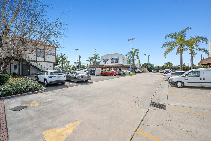 More Photos Of 2715 W 1st St, Santa Ana Unknown For Lease