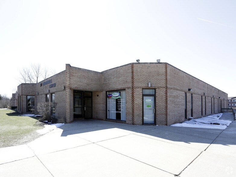 More Photos Of 391 Quadrangle Dr, Bolingbrook Office For Sale