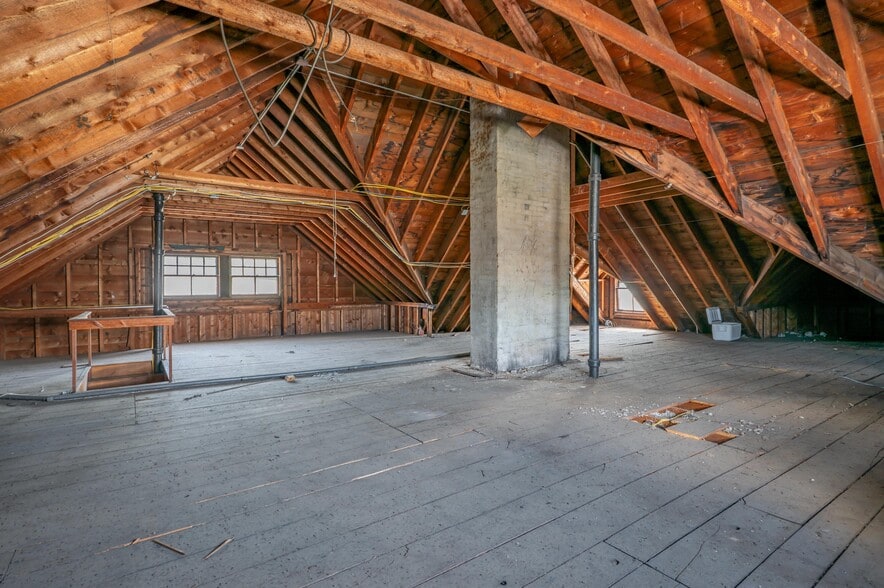 More Photos Of 121 Bay St, Manchester Loft Creative Space For Sale