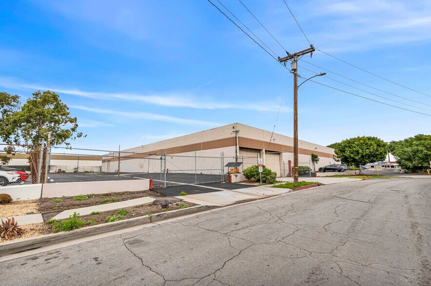 More Photos Of 18737 S Reyes Ave, East Rancho Dominguez Distribution For Sale