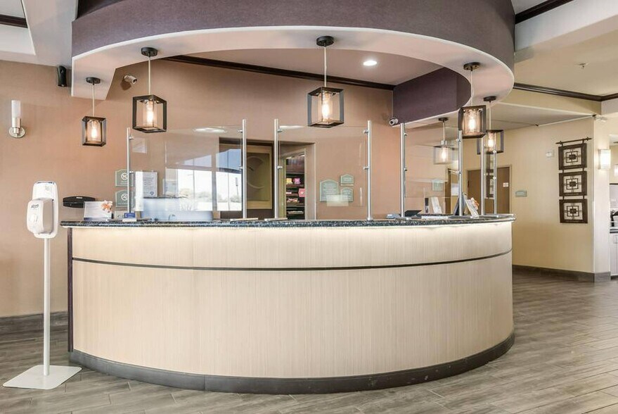 More Photos Of 3101 W Dickinson Blvd, Fort Stockton Hotel For Sale
