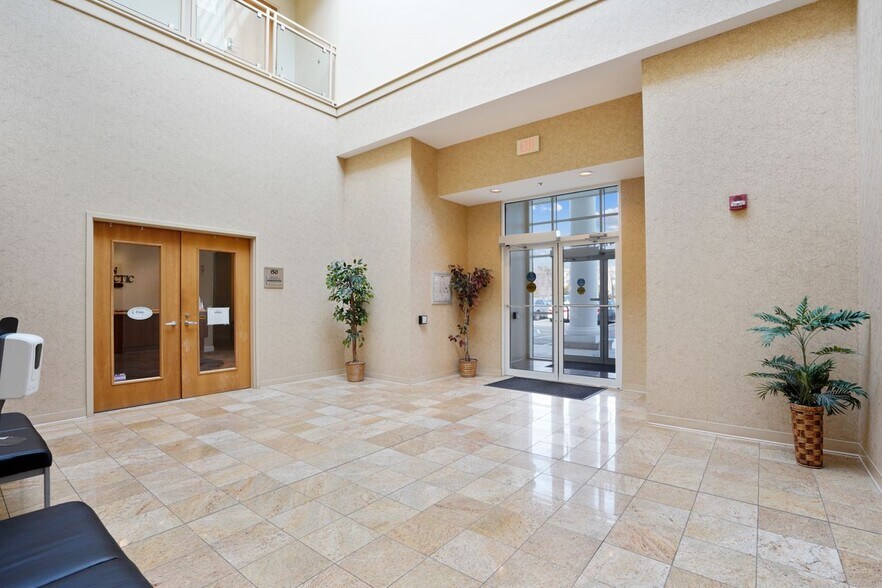 More Photos Of 44121 Leesburg Pike, Ashburn Medical For Lease