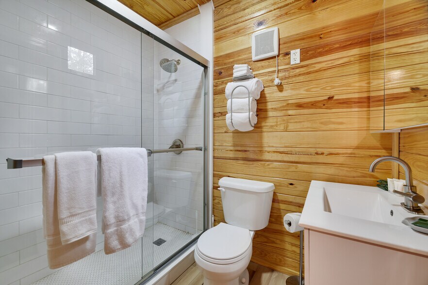 More Photos Of 2624 State Route 534, Albrightsville Hotel For Sale