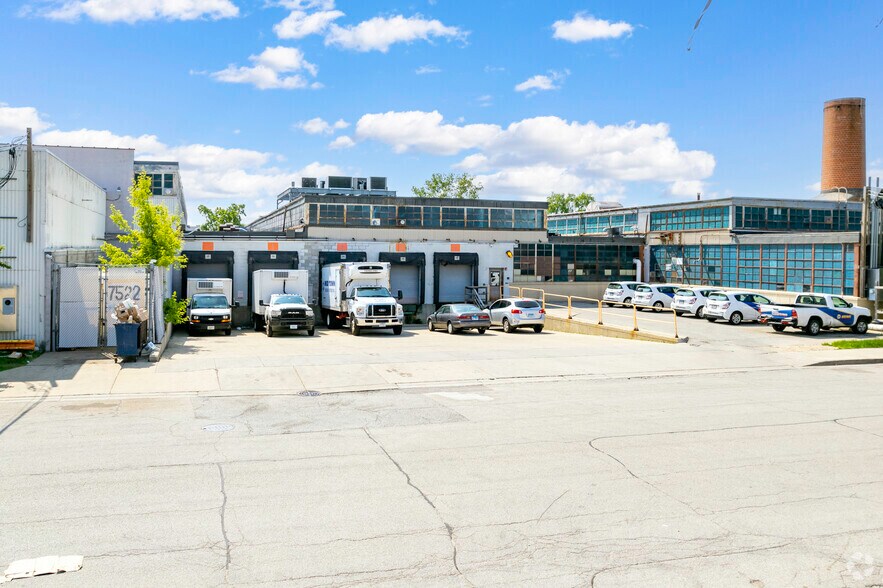 More Photos Of 3501 W Howard St, Skokie Flex For Lease