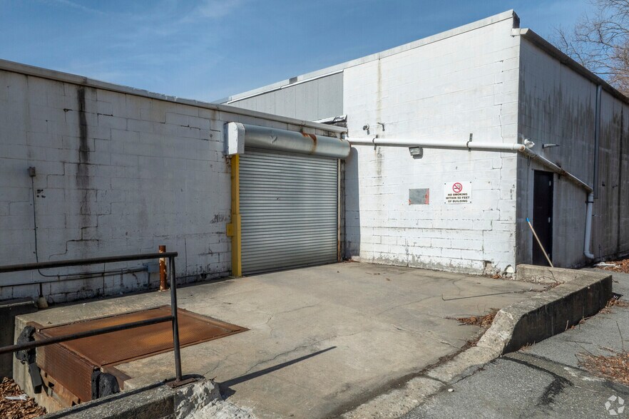 More Photos Of 22 Connor Ln, Deer Park Industrial For Sale