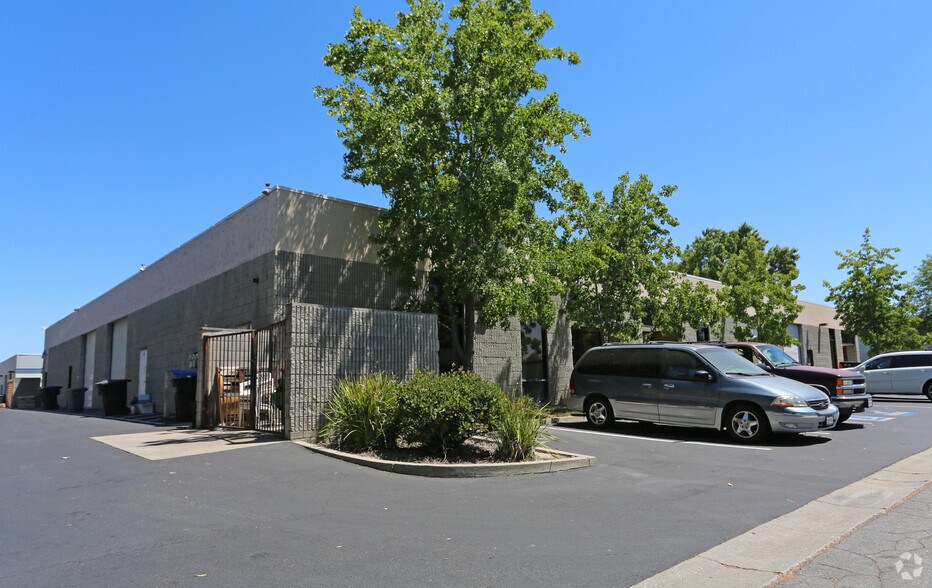 More Photos Of 1047 Serpentine Ln, Pleasanton Research And Development For Lease