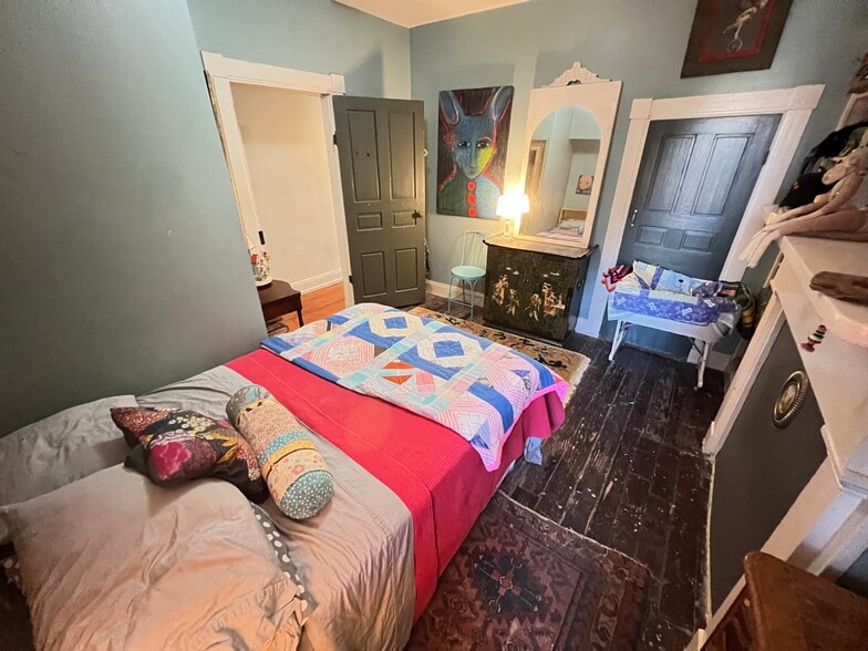 More Photos Of 1438-1442 Light St, Baltimore Showroom For Sale