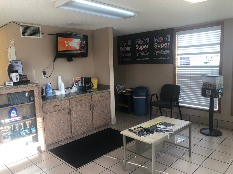 More Photos Of 12250 S Gessner Dr, Houston Auto Repair For Sale
