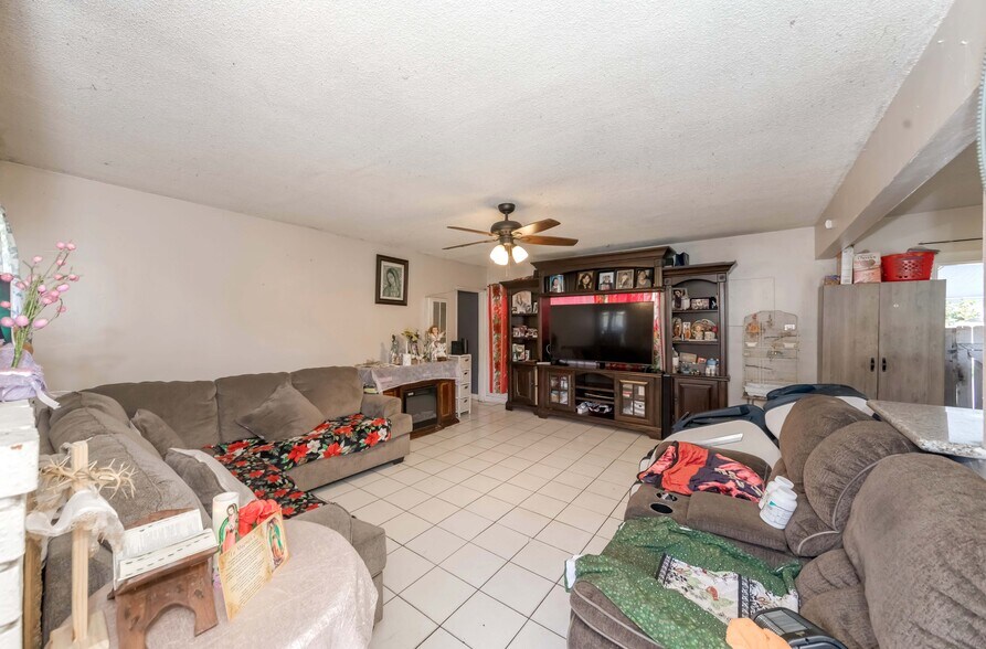 More Photos Of 310 E Wakefield Ave, Anaheim Apartments For Sale