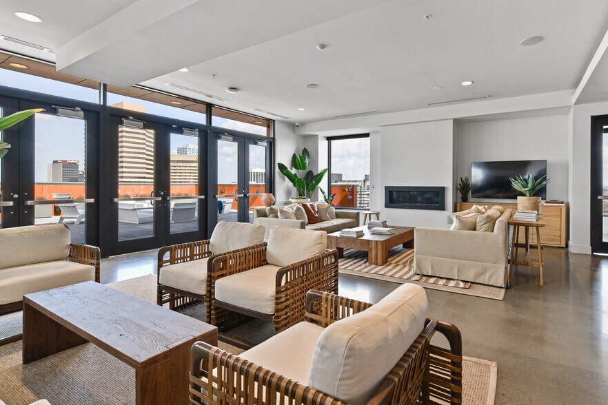 More Photos Of 250 S High St, Columbus Office For Lease