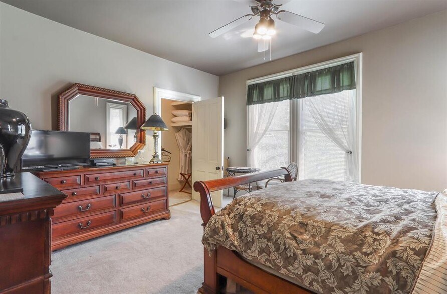 More Photos Of E3192 Apple Tree Ln, Waupaca Hospitality For Sale