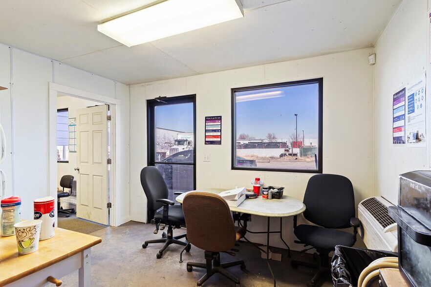 More Photos Of 1704 W 2550 S, Ogden Showroom For Lease