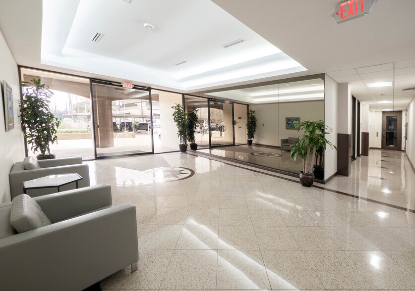 More Photos Of 9225 Katy Fwy, Houston Office For Lease