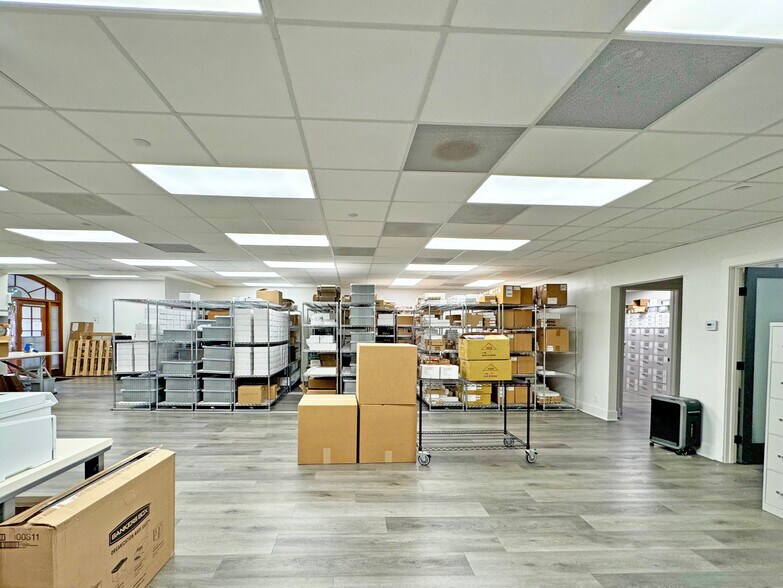 More Photos Of 1525 State St, Santa Barbara Serviced Offices For Sale