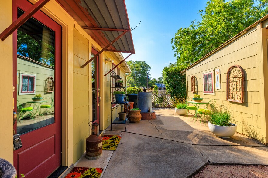 More Photos Of 303 W Austin St, Fredericksburg Office Residential For Sale