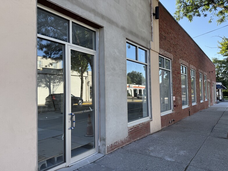 More Photos Of 209-211 Westwood Ave, Westwood Restaurant For Lease