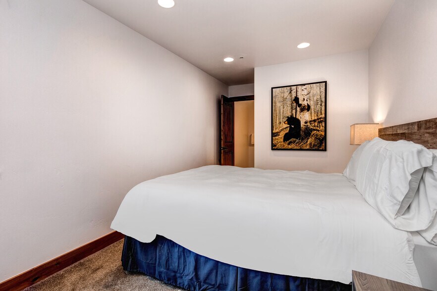 More Photos Of 1469 Woodside Ave, Park City Lodge Meeting Hall For Sale