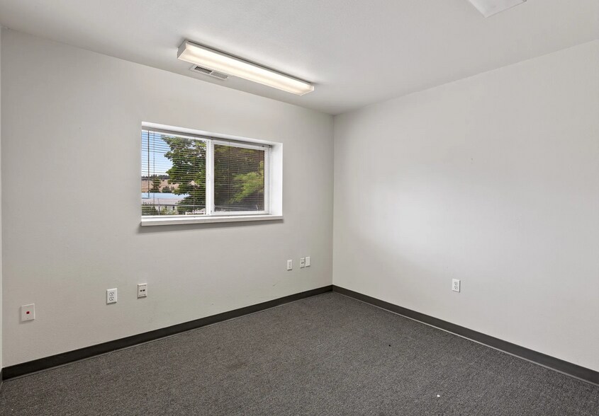 More Photos Of 11110 E Empire Ave, Spokane Service For Sale