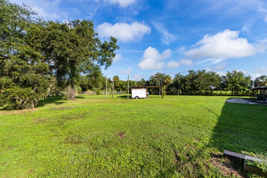 More Photos Of 6901 S 78th St, Riverview Warehouse For Lease