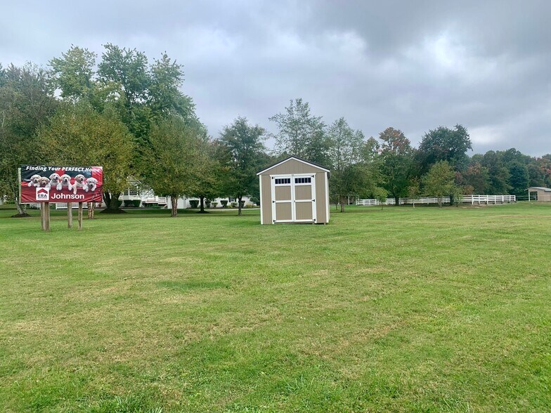 More Photos Of 6978 E State St, Hermitage Specialty For Sale