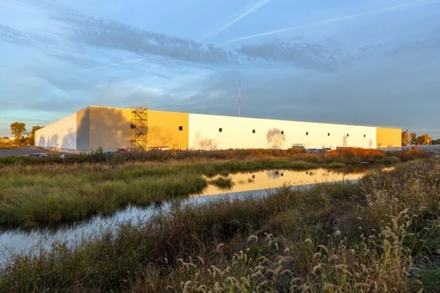 More Photos Of 24 Marble St, Hammond Warehouse For Lease