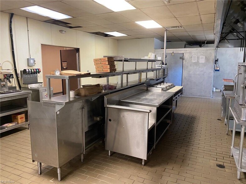 More Photos Of 10703 W Pleasant Valley Rd, Parma Freestanding For Lease