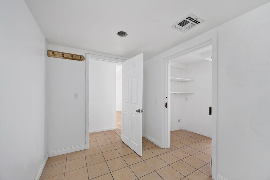 More Photos Of 3861 Jasmine Ave, Culver City Medical For Lease