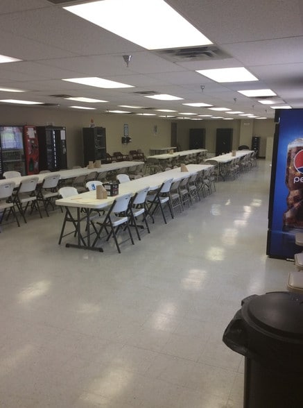 More Photos Of 896 Bowling Green Rd, Lexington Manufacturing For Lease
