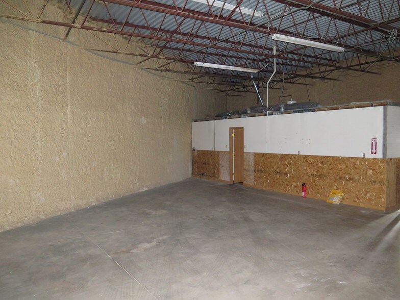 More Photos Of 755-757 Warehouse Rd, Toledo Light Manufacturing For Lease