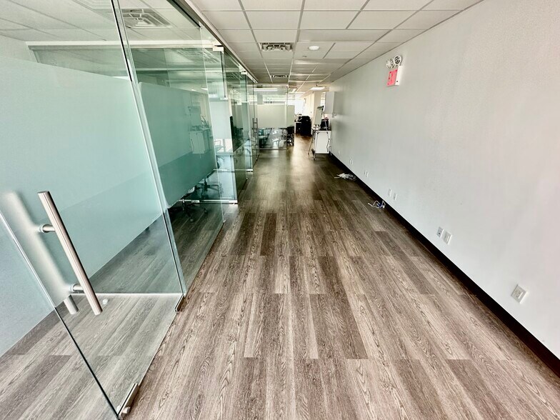 More Photos Of 13668 Roosevelt Ave, Flushing Office Residential For Lease