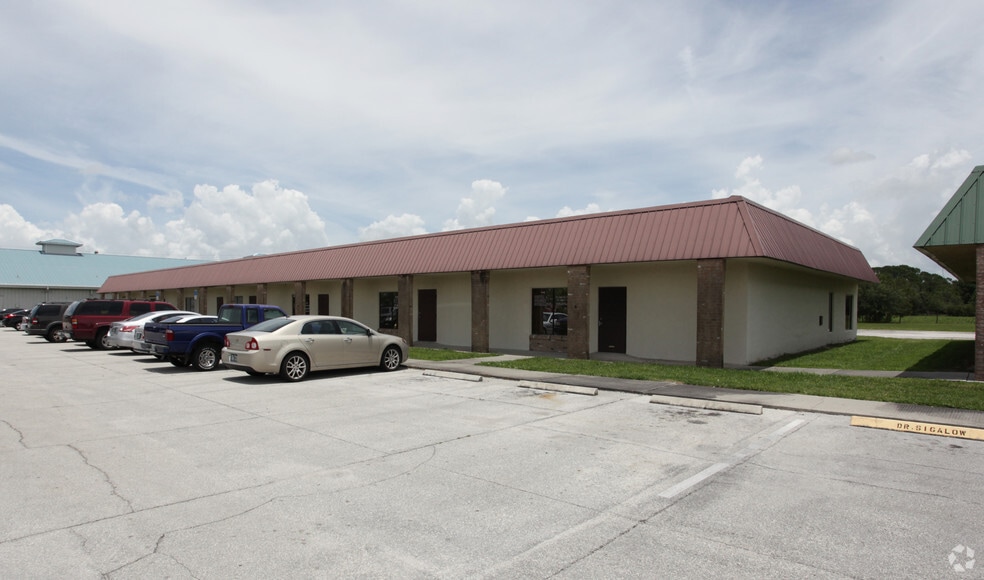 Primary Photo Of 101-113 NE 19th Dr, Okeechobee Medical For Sale