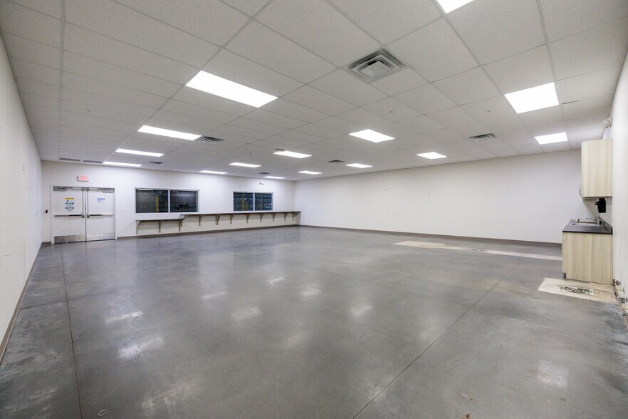 More Photos Of 8401 State Road 33 N, Lakeland Distribution For Lease