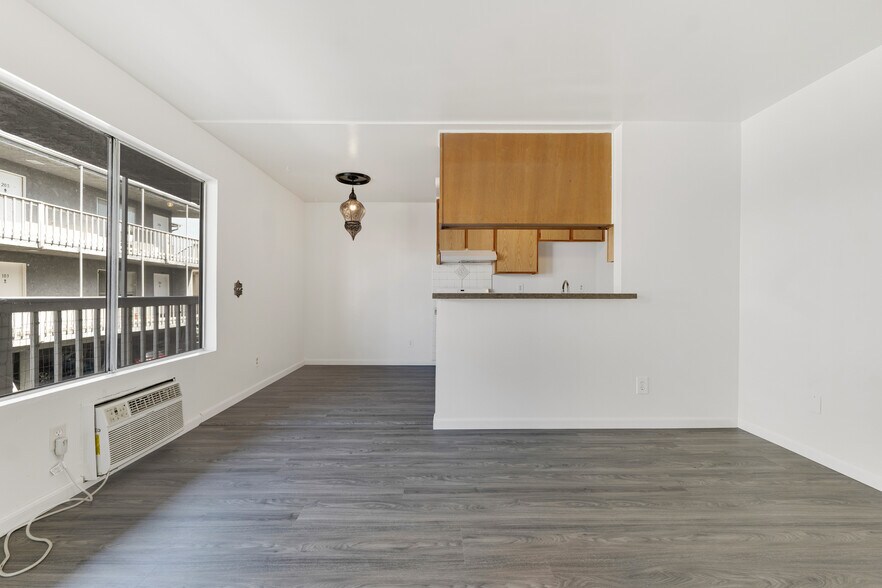 More Photos Of 18356 Napa St, Northridge Apartments For Sale