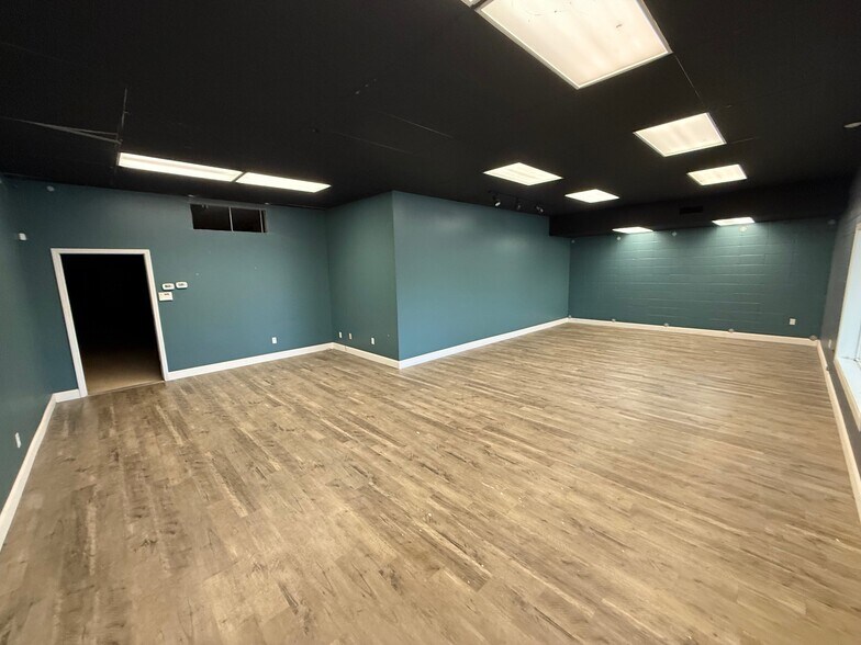 More Photos Of 3713-3715 Pepperell Pky, Opelika Freestanding For Lease