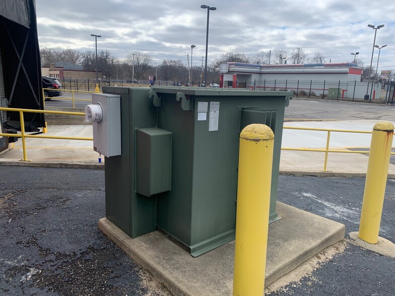 More Photos Of 21630 W 7 Mile Rd, Detroit Distribution For Sale