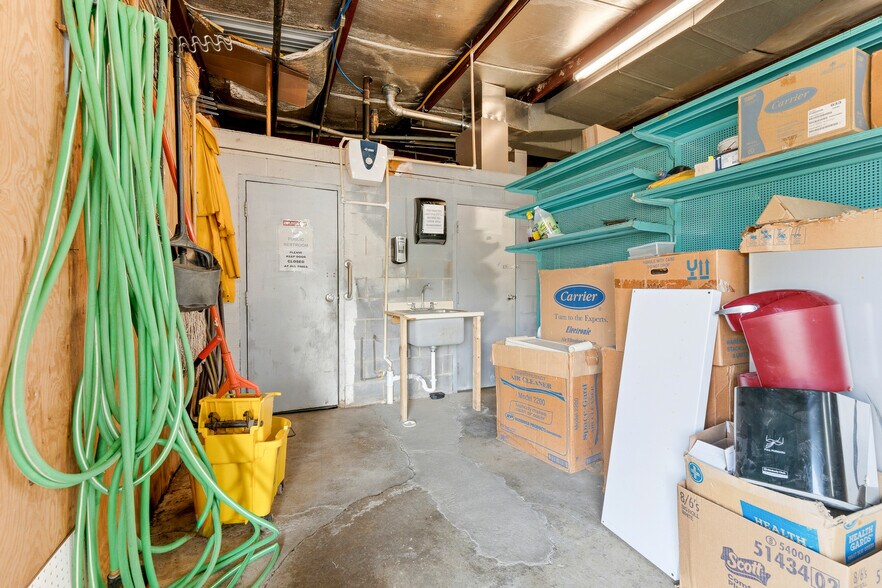 More Photos Of 534 Virginia Ave, Fairmont Freestanding For Sale