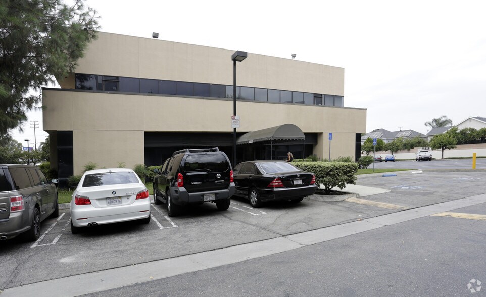 More Photos Of 16933 Parthenia St, Northridge Office For Lease