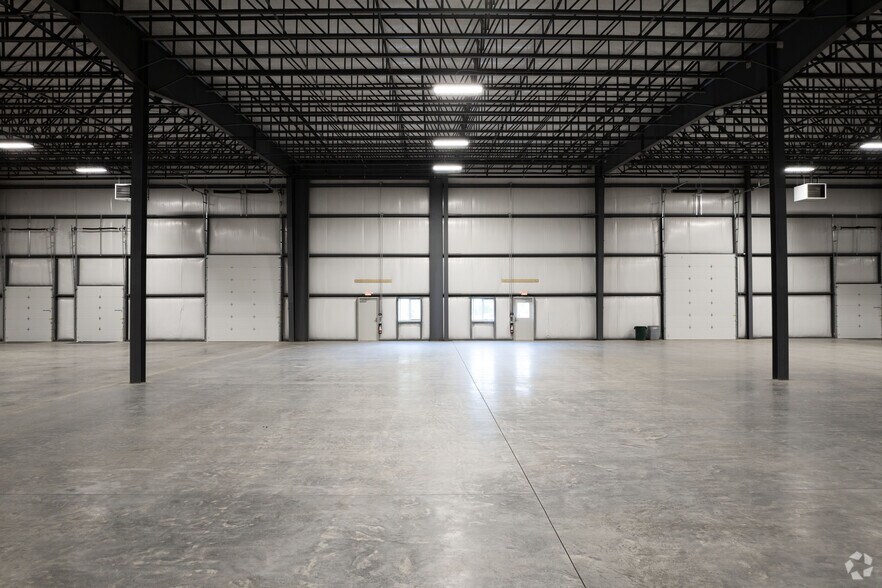 More Photos Of 113 Tabor Rd, Mechanicville Distribution For Sale