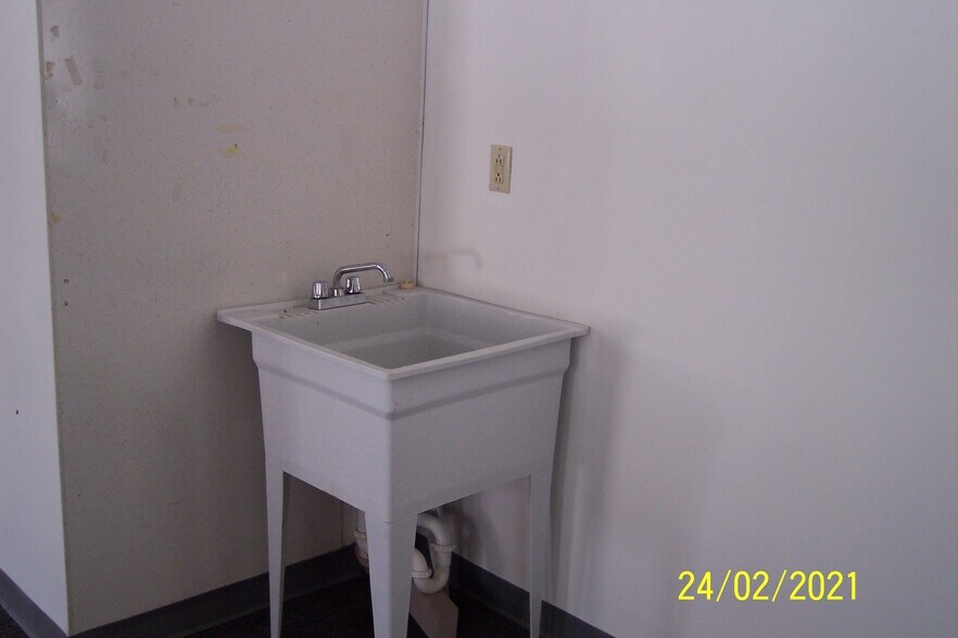 More Photos Of 805 Terryville Ave, Bristol Storefront Retail Office For Sale