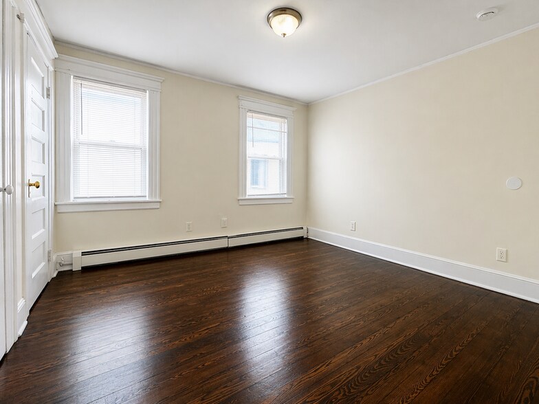 More Photos Of 40 Vine St, Bridgeport Multifamily For Sale