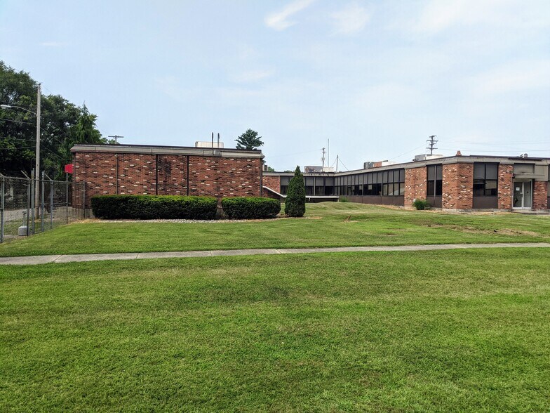 More Photos Of 437 Fern St, Jackson Office For Lease