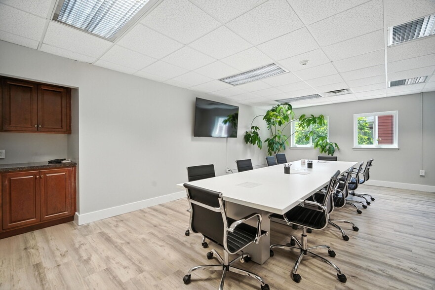 More Photos Of 1767 Northampton St, Holyoke Office Residential For Sale