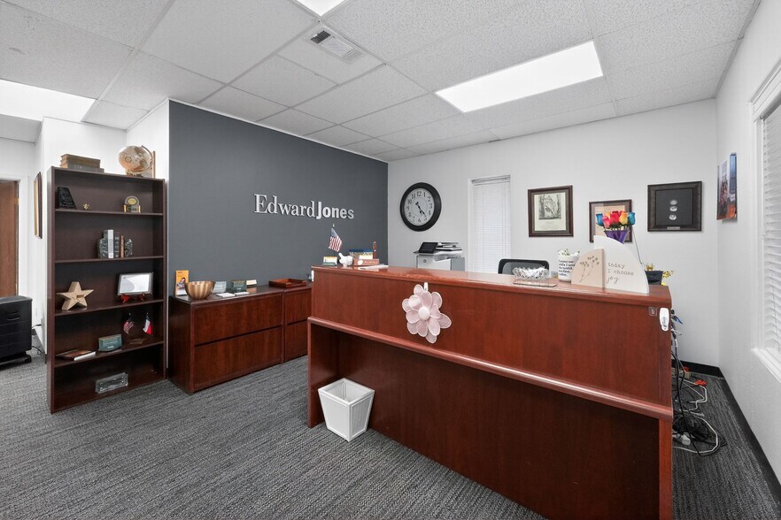 More Photos Of 401 W Centerville Rd, Garland Office For Sale